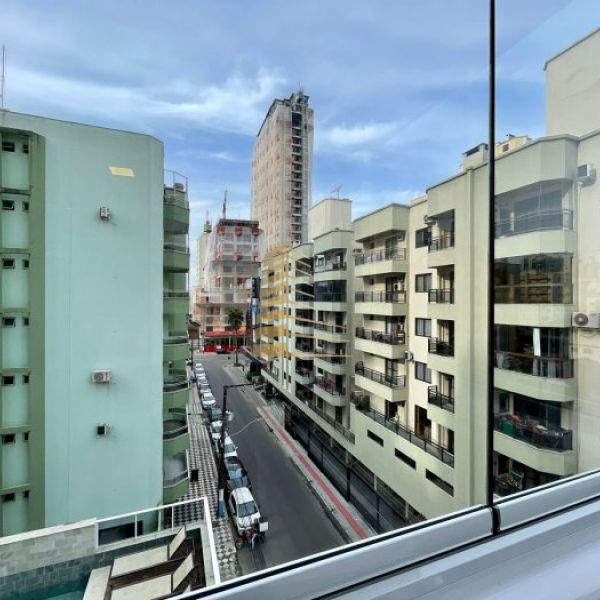 Alto padr�o 3 su�tes aluguel ver�o Meia Praia