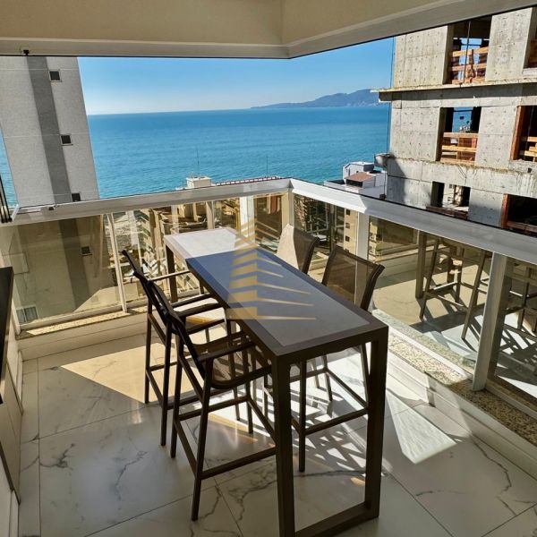 Lindo 3 su�tes quadra mar temporada Meia Praia!