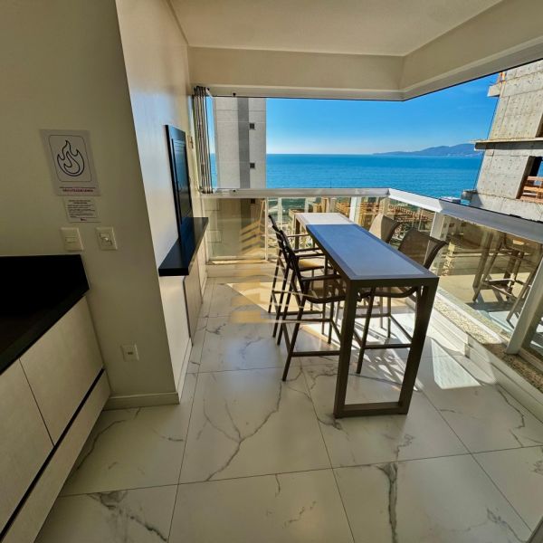 Lindo 3 su�tes quadra mar temporada Meia Praia!