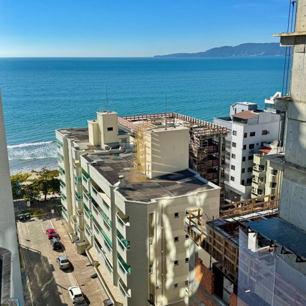 Lindo 3 su�tes quadra mar temporada Meia Praia!