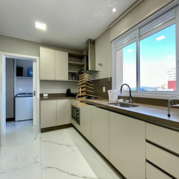 Apartamento ver�o 3 su�tes quadra mar em Meia prai
