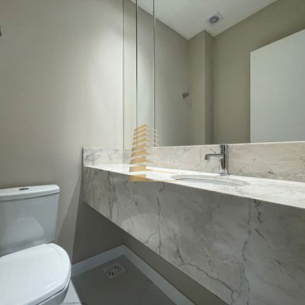 Apartamento ver�o 3 su�tes quadra mar em Meia prai