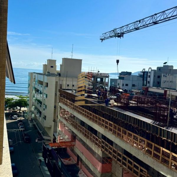 Apartamento ver�o 3 su�tes quadra mar em Meia prai