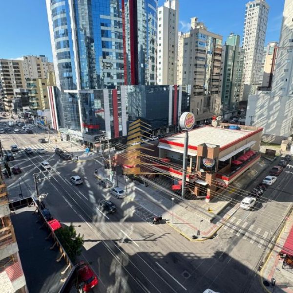 Apartamento ver�o 3 su�tes quadra mar em Meia prai