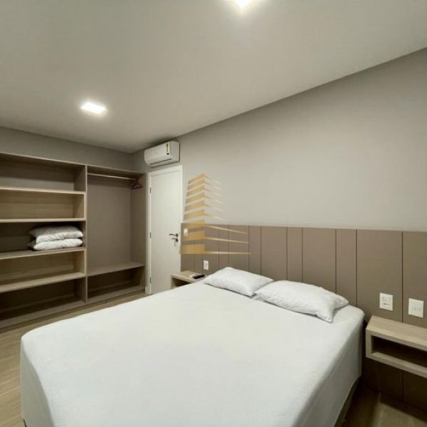 Aluguel ver�o quadra mar em Meia Praia (3 su�tes)