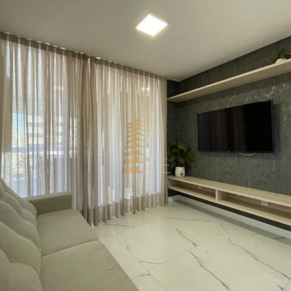 Aluguel ver�o quadra mar em Meia Praia (3 su�tes)