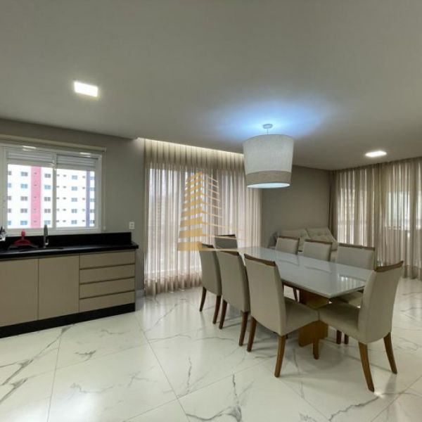 Aluguel ver�o quadra mar em Meia Praia (3 su�tes)