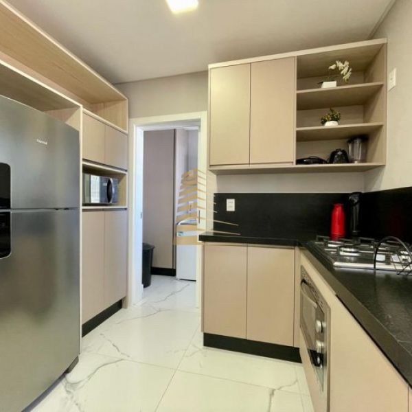 Aluguel ver�o quadra mar em Meia Praia (3 su�tes)