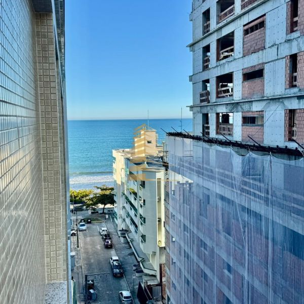 Aluguel ver�o quadra mar em Meia Praia (3 su�tes)