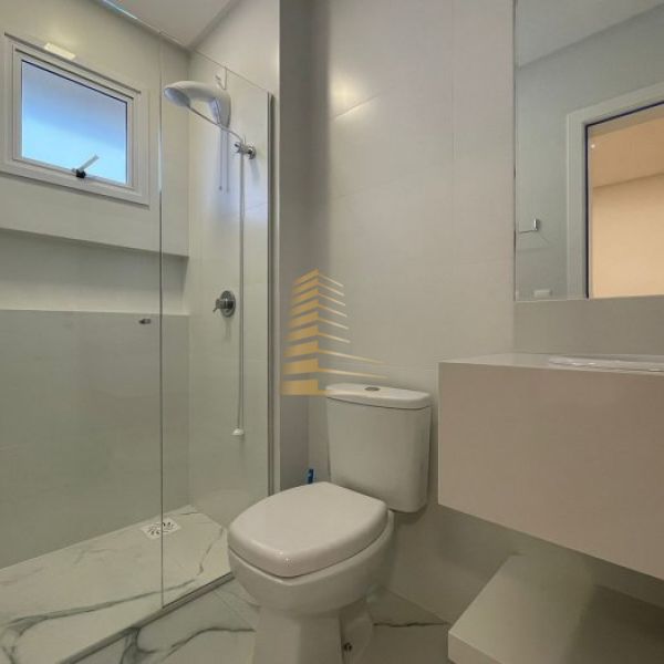 3 su�tes quadra mar aluguel temporada Meia Praia