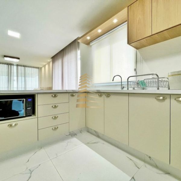 Luxuoso apartamento ver�o Quadra mar Meia Praia 