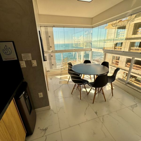 Luxuoso apartamento ver�o Quadra mar Meia Praia 