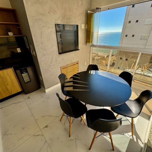 Luxuoso apartamento ver�o Quadra mar Meia Praia 