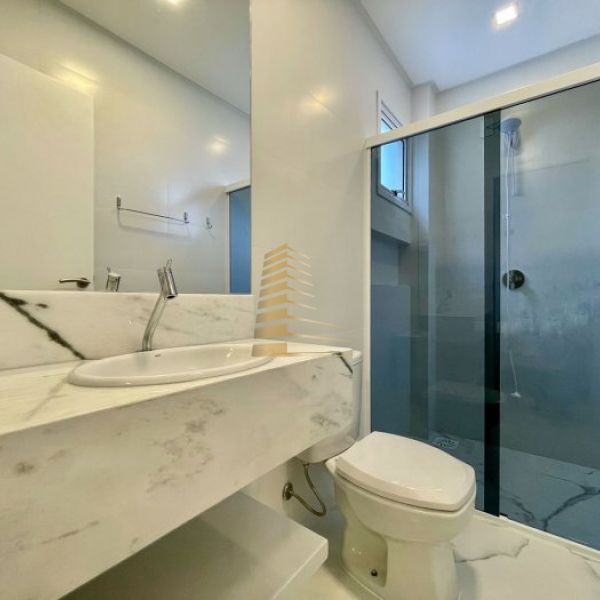 Aluguel ver�o quadra mar 3 su�tes Meia Praia