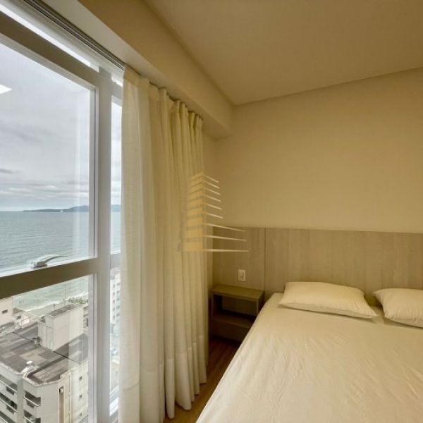 Aluguel ver�o quadra mar 3 su�tes Meia Praia