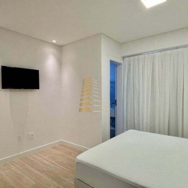 Aluguel ver�o quadra mar 3 su�tes Meia Praia