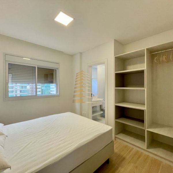 Aluguel ver�o quadra mar 3 su�tes Meia Praia