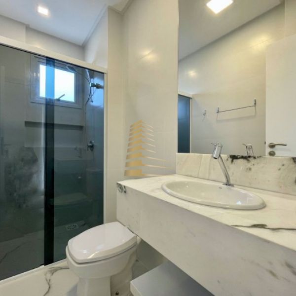 Aluguel ver�o quadra mar 3 su�tes Meia Praia