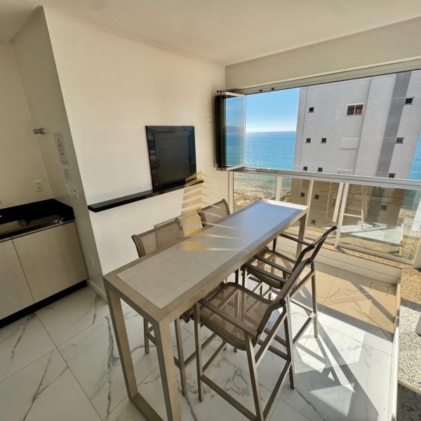 Aluguel ver�o quadra mar 3 su�tes Meia Praia