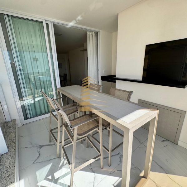 Aluguel ver�o quadra mar 3 su�tes Meia Praia