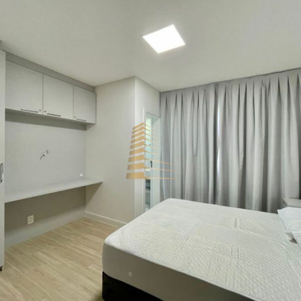 Aluguel ver�o 3 su�tes quadra mar em Meia Praia