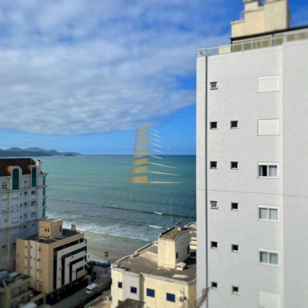 Aluguel ver�o 3 su�tes quadra mar em Meia Praia