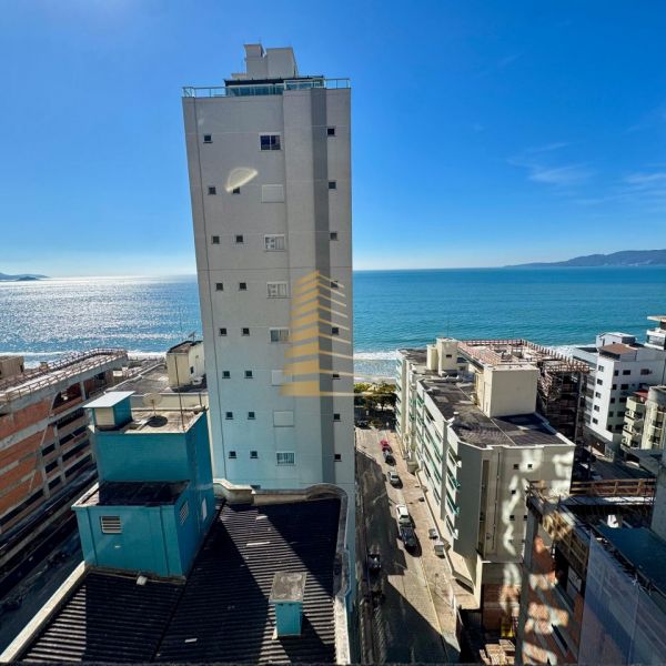 Aluguel ver�o 3 su�tes quadra mar em Meia Praia
