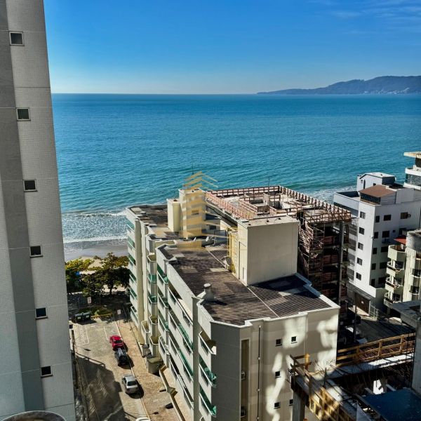 Aluguel ver�o 3 su�tes quadra mar em Meia Praia