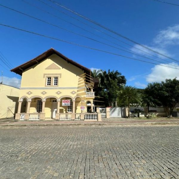 SOBRADO EM UMA LOCALIZA��O PRIVILEGIADA!