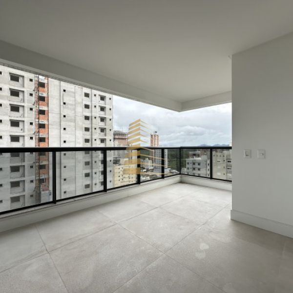 Apartamento novo na regi�o central da Meia Praia