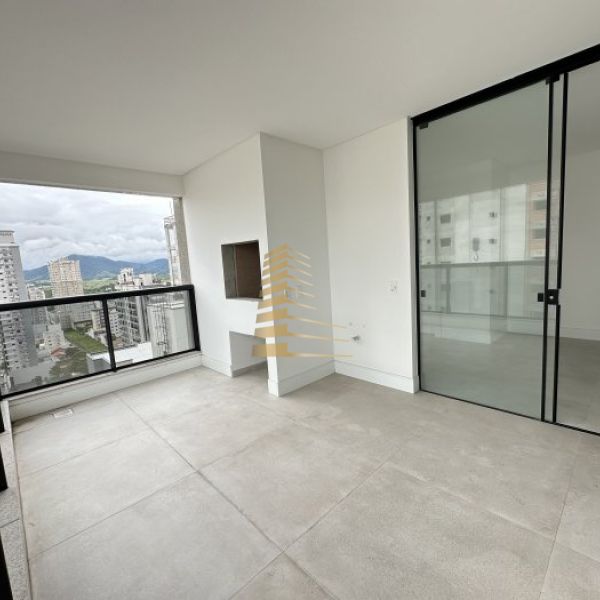 Apartamento novo na regi�o central da Meia Praia