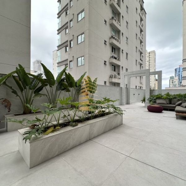 Apartamento novo na regi�o central da Meia Praia