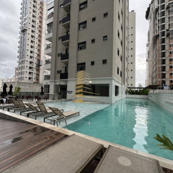 Apartamento novo na regi�o central da Meia Praia