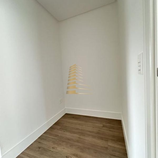 Apartamento novo na regi�o central da Meia Praia