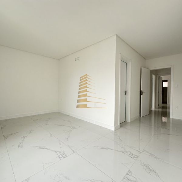 Apartamento na regi�o central da Meia Praia