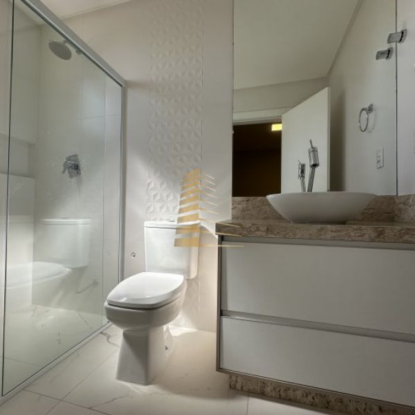 Apartamento na regi�o central da Meia Praia