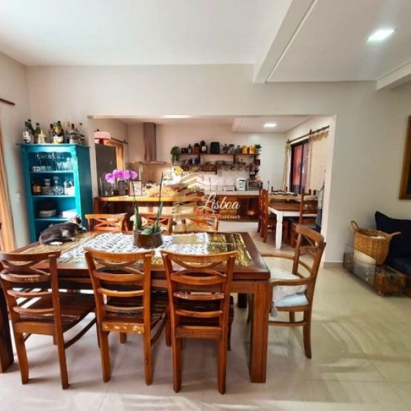 Linda casa com piscina em Mariscal - Bombinhas.