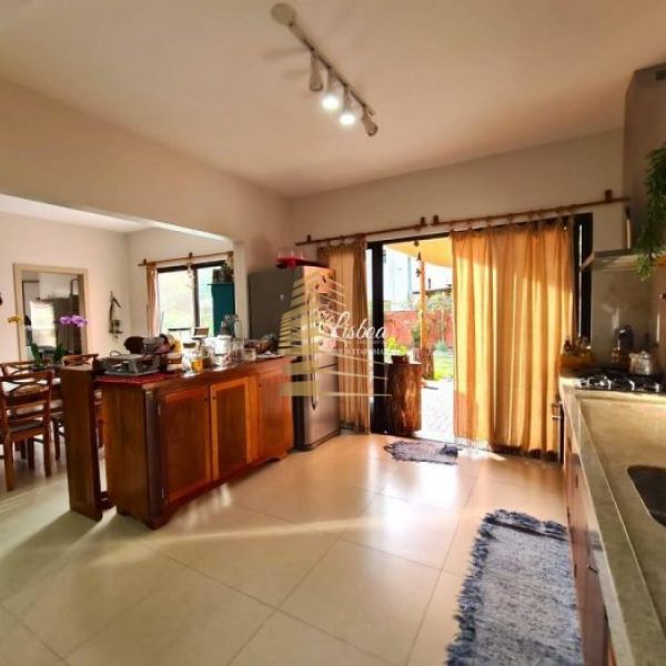 Linda casa com piscina em Mariscal - Bombinhas.