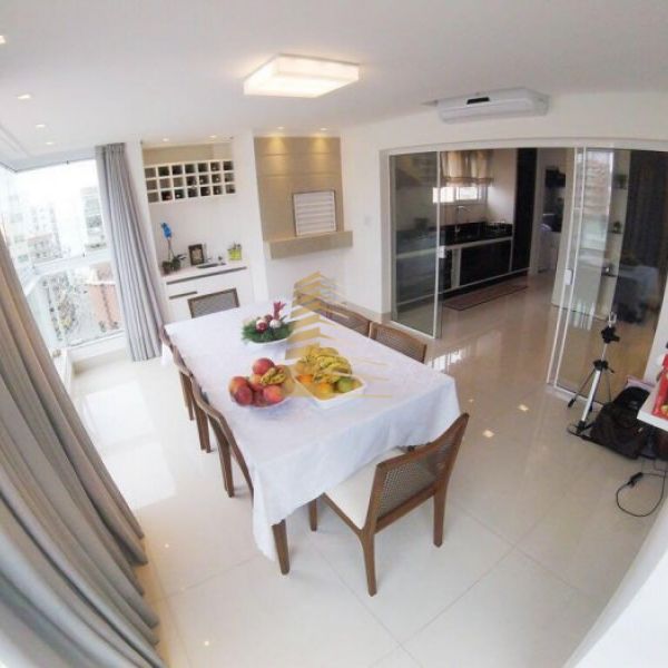 Apartamento na regi�o central da Meia Praia