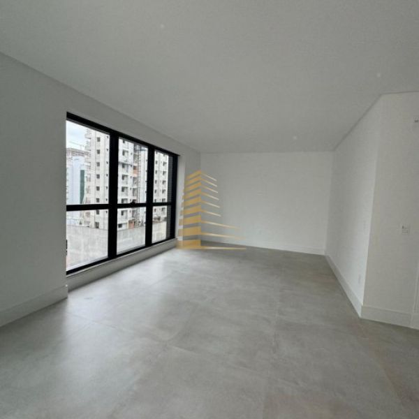 Apartamento novo na Meia Praia - Itapema SC