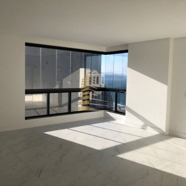 APARTAMENTO NOVO - 3 SU�TES EM MEIA PRAIA
