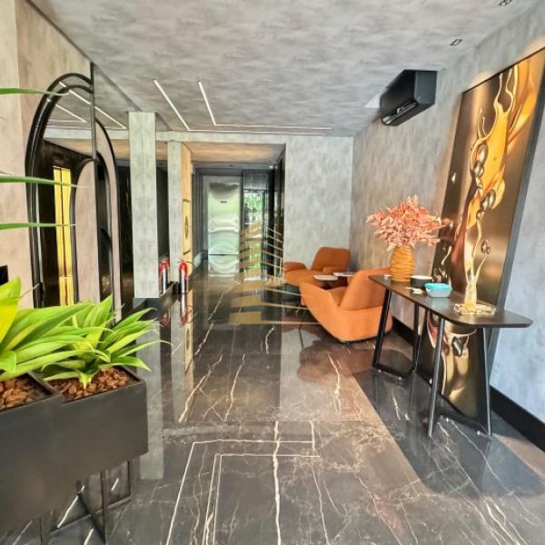 EXCELENTE 02 SUITES, 02 VAGAS - VISTA FRONTAL MAR