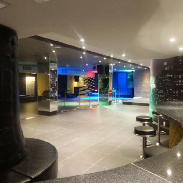 UM CLUBE NA SUA CASA - CONDOM�NIO FRENTE MAR