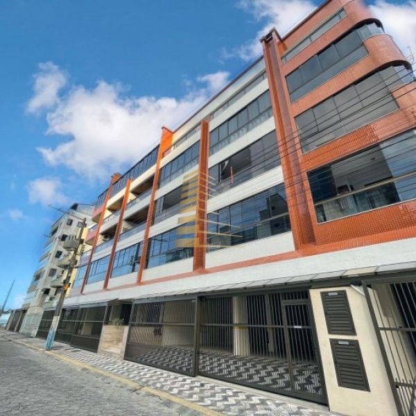 Aluguel ver�o 4 quartos Quadra Mar em Meia Praia