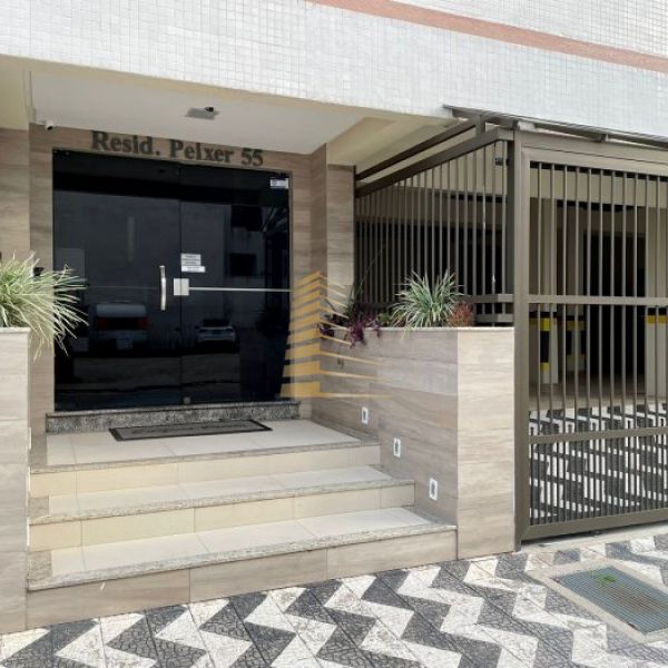 Aluguel ver�o 4 quartos Quadra Mar em Meia Praia