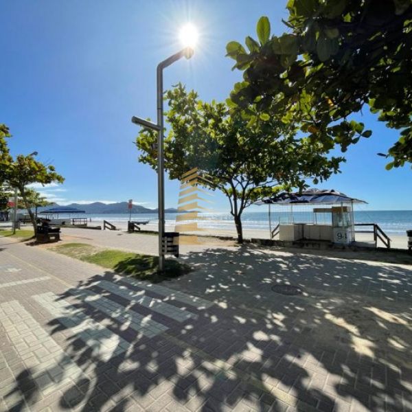 Aluguel ver�o 4 quartos Quadra Mar em Meia Praia