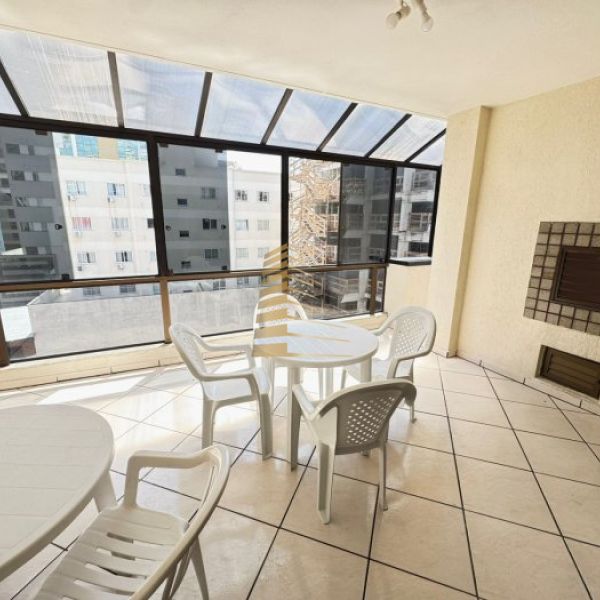 Aluguel ver�o 4 quartos Quadra Mar em Meia Praia