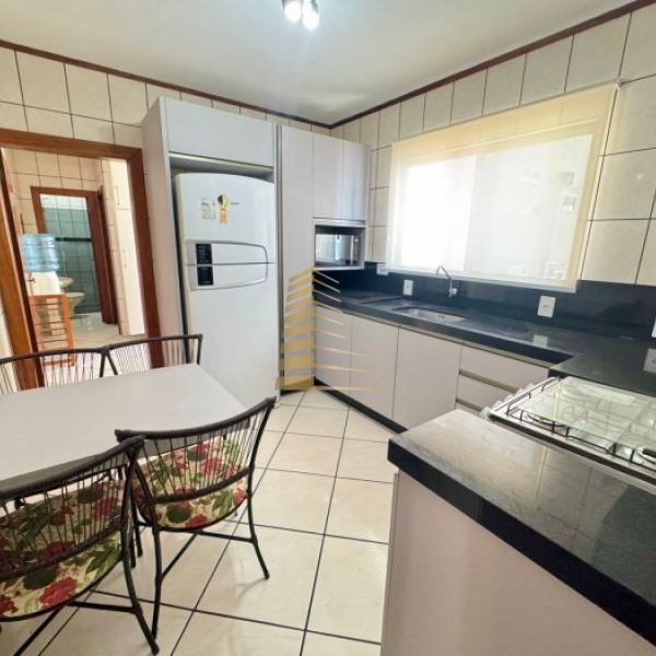 Aluguel ver�o 4 quartos Quadra Mar em Meia Praia