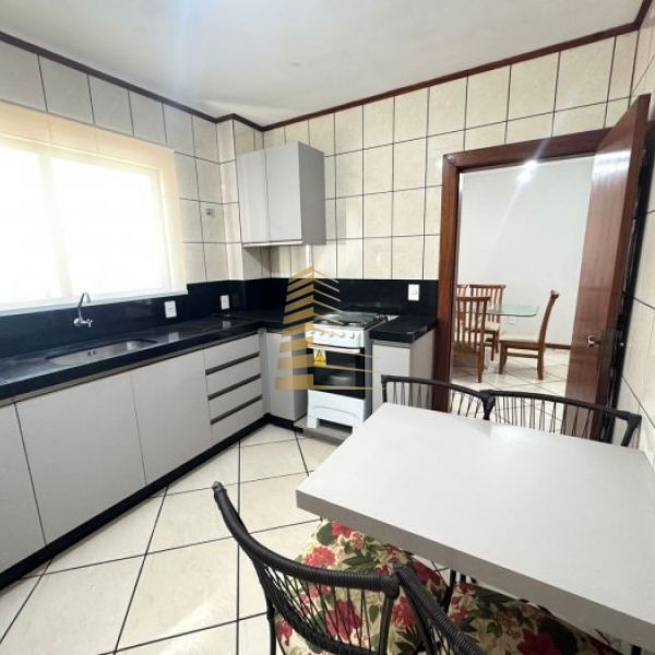 Aluguel ver�o 4 quartos Quadra Mar em Meia Praia