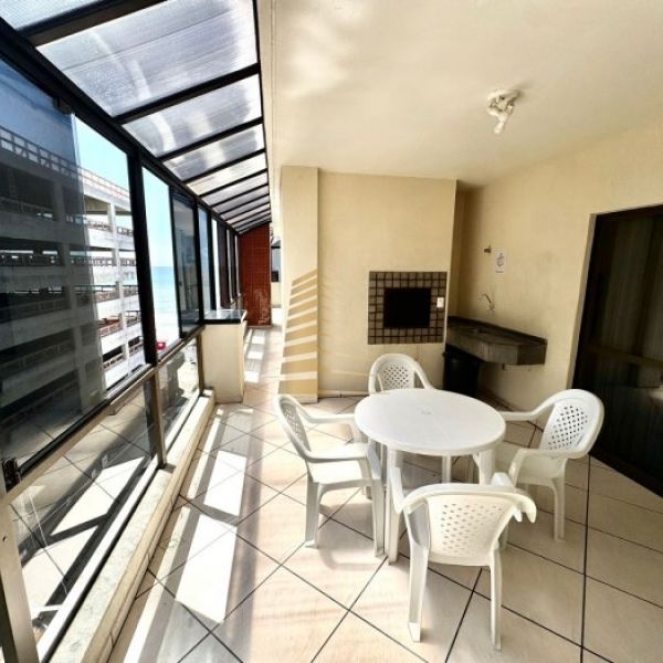 Aluguel ver�o 4 quartos Quadra Mar em Meia Praia